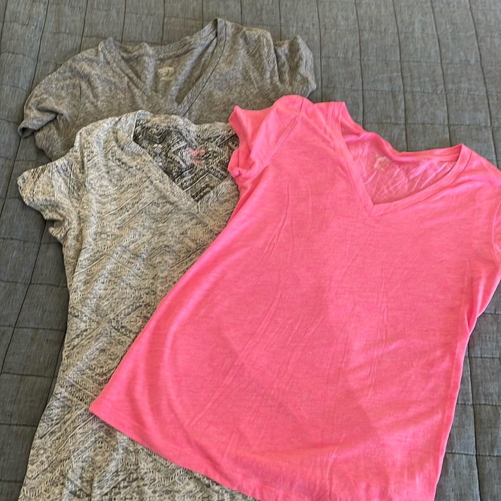 Mossimo tshirt bundle 3 shirts L& M